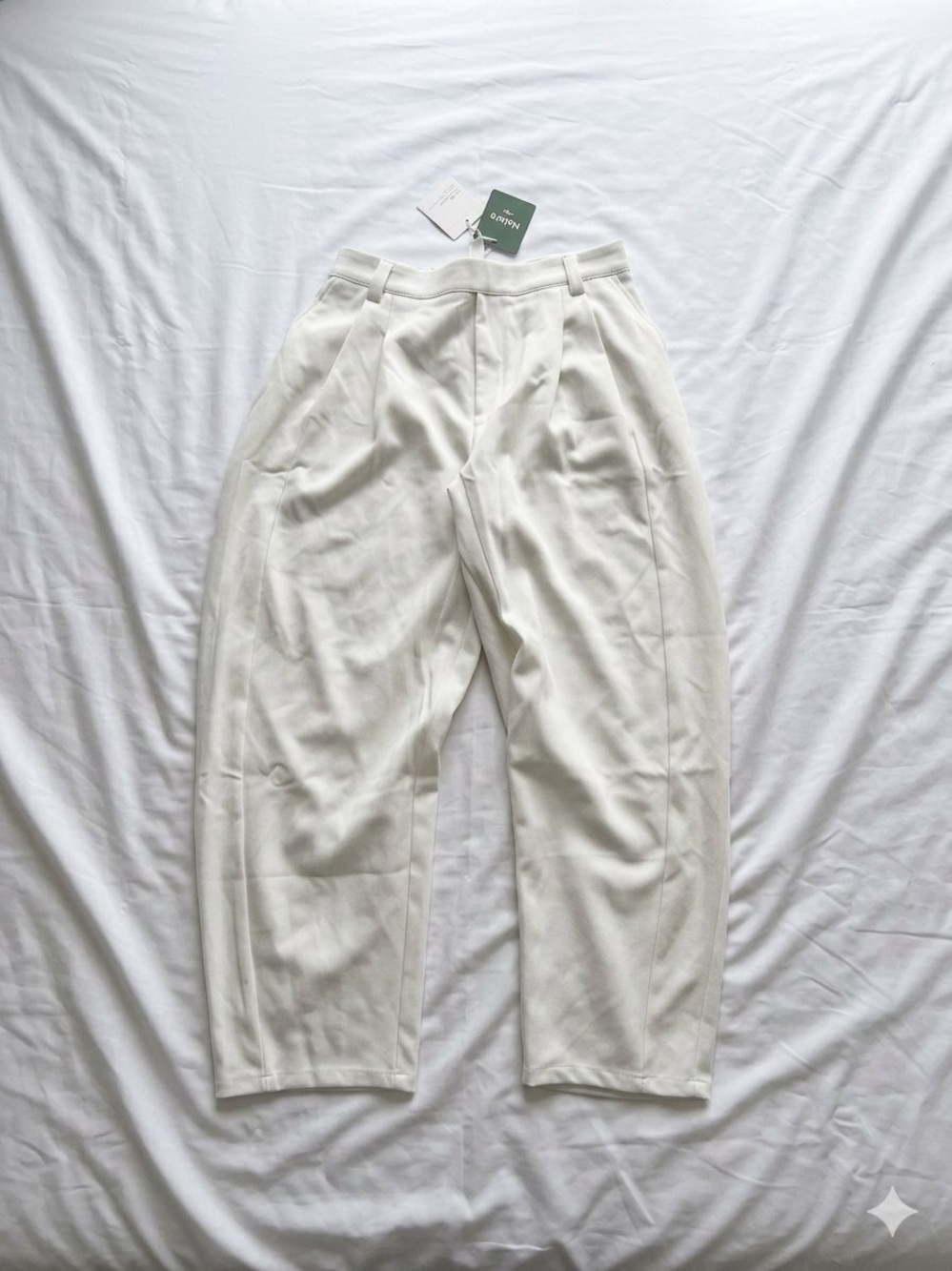 HALARA Cream Pleated Relaxed-Fit Chinos